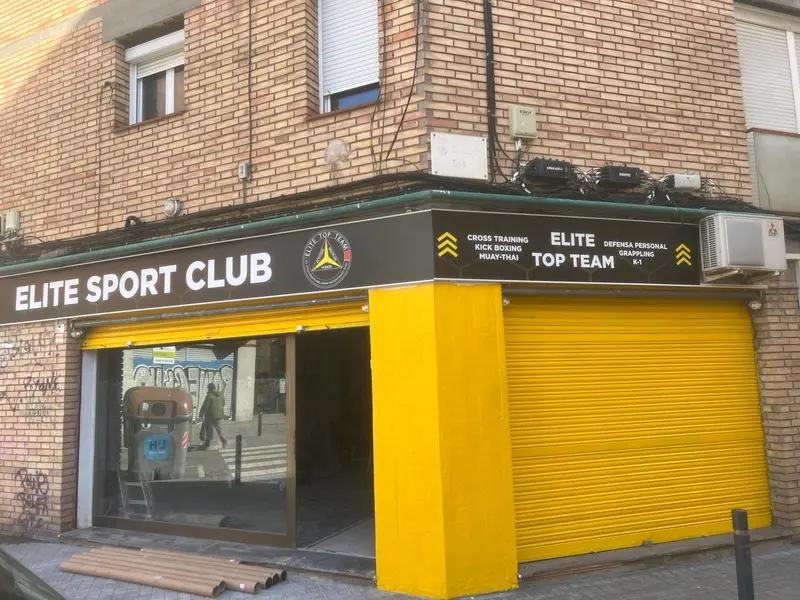 Fachada de Elite Top Team en Carrer de l'Uva, L'Hospitalet